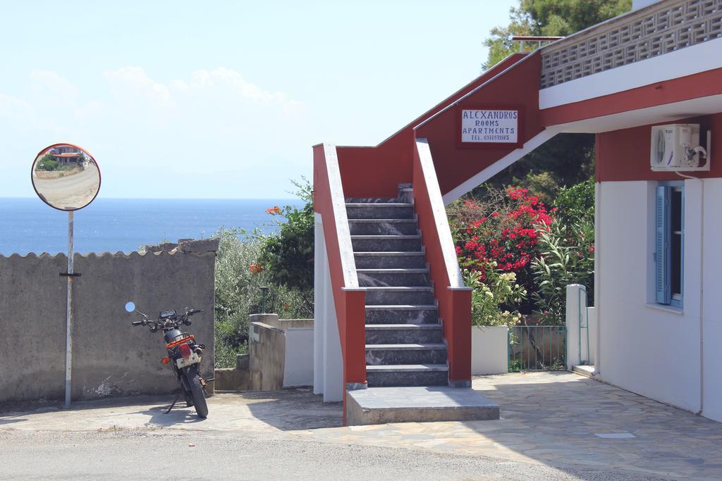 Αlexandros Apartment Votsi  Bagian luar foto